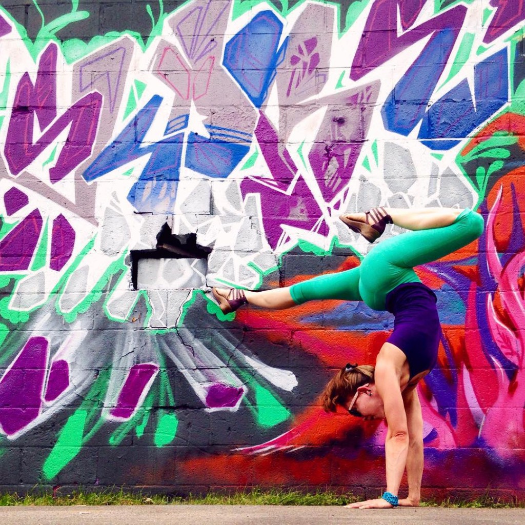 Yoga and Street Art Photography | Soren Buchanan – Feel Desain | your ...